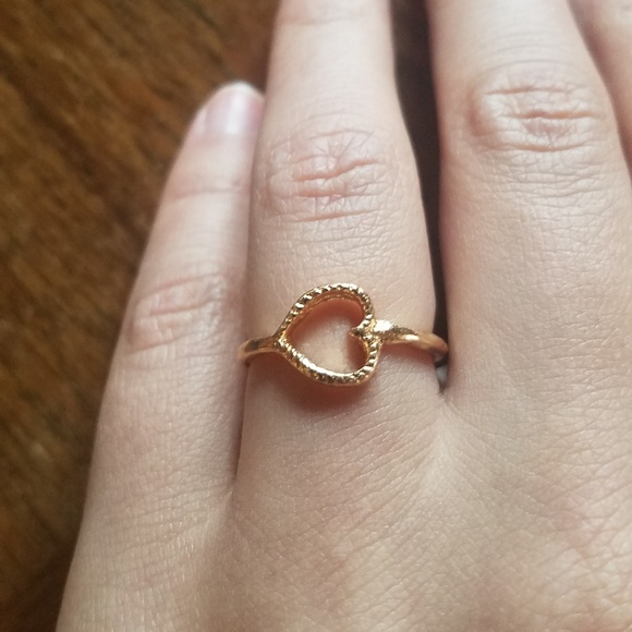 NWOT Beautiful Gold Heart Ring size 5.75 - Picture 5 of 11